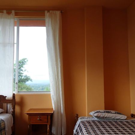 Hostal Tena Naui Zewnętrze zdjęcie