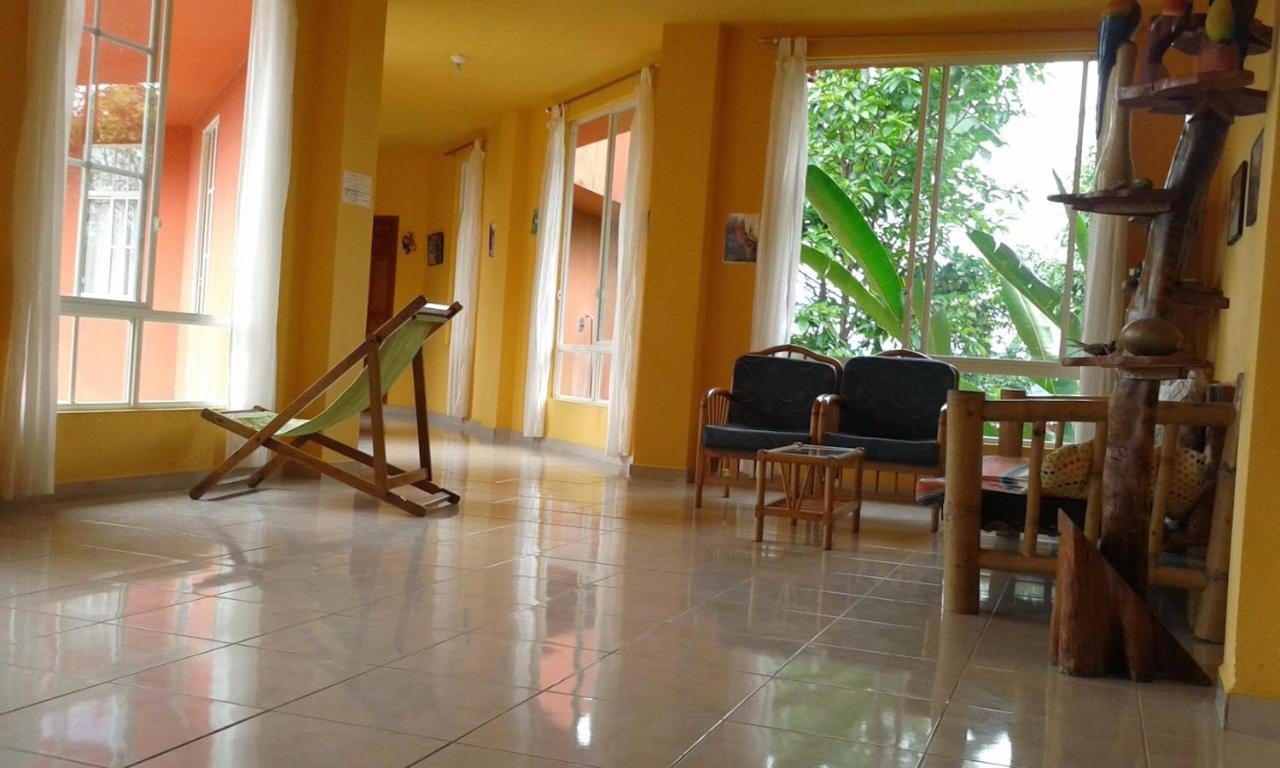 Hostal Tena Naui Zewnętrze zdjęcie
