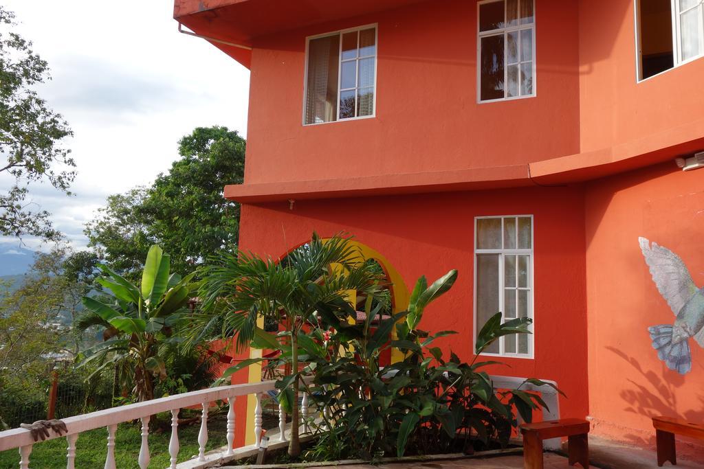 Hostal Tena Naui Zewnętrze zdjęcie