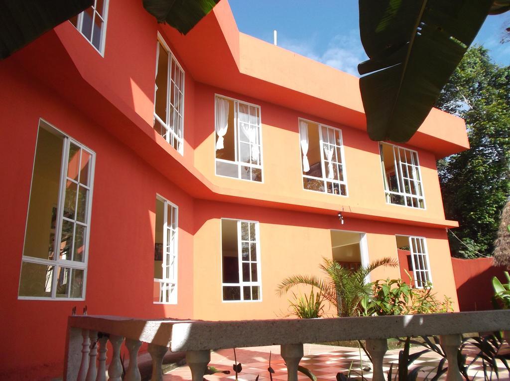 Hostal Tena Naui Zewnętrze zdjęcie