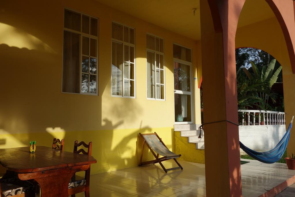 Hostal Tena Naui Zewnętrze zdjęcie