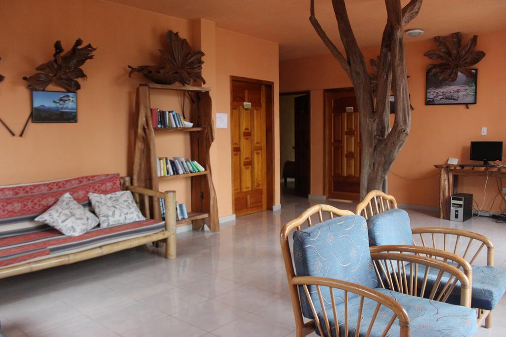 Hostal Tena Naui Zewnętrze zdjęcie