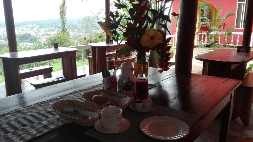 Hostal Tena Naui Zewnętrze zdjęcie