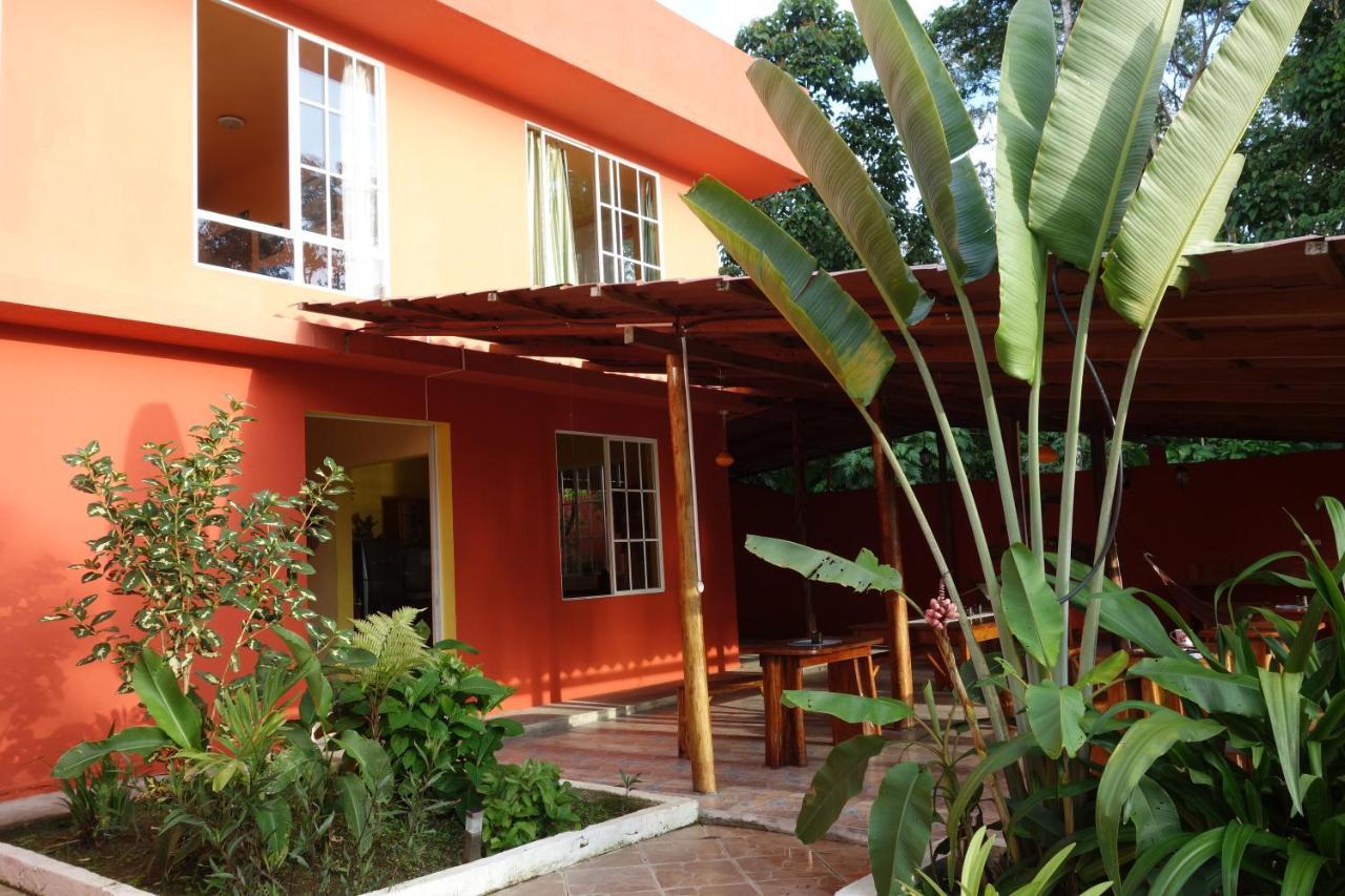 Hostal Tena Naui Zewnętrze zdjęcie