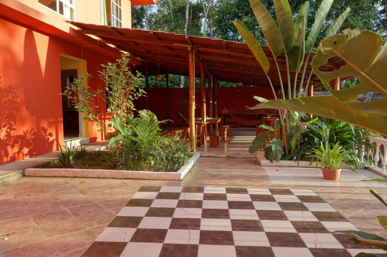 Hostal Tena Naui Zewnętrze zdjęcie