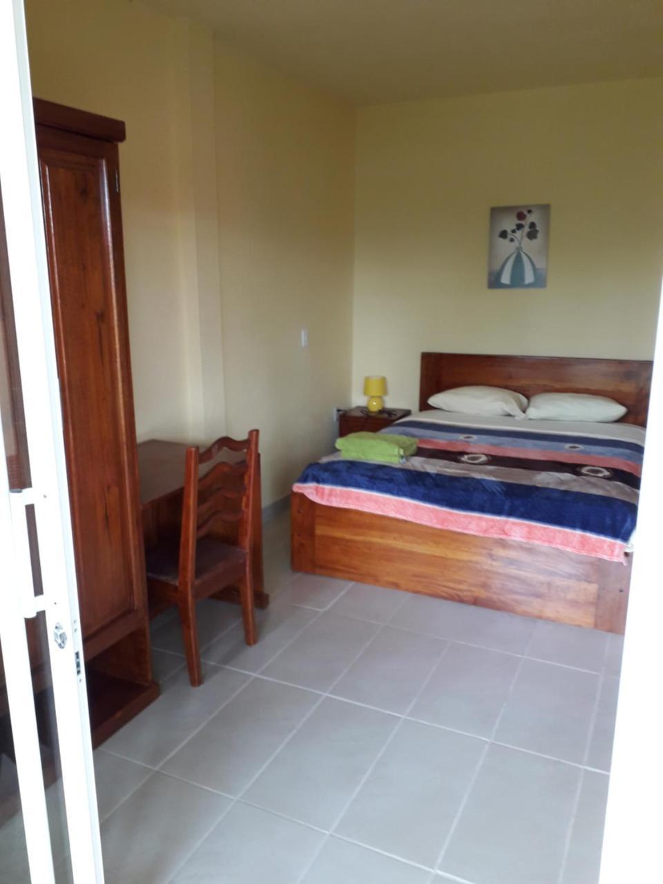 Hostal Tena Naui Zewnętrze zdjęcie