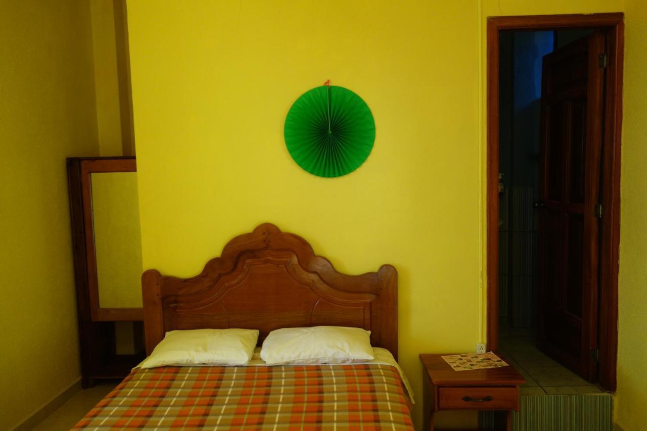 Hostal Tena Naui Zewnętrze zdjęcie