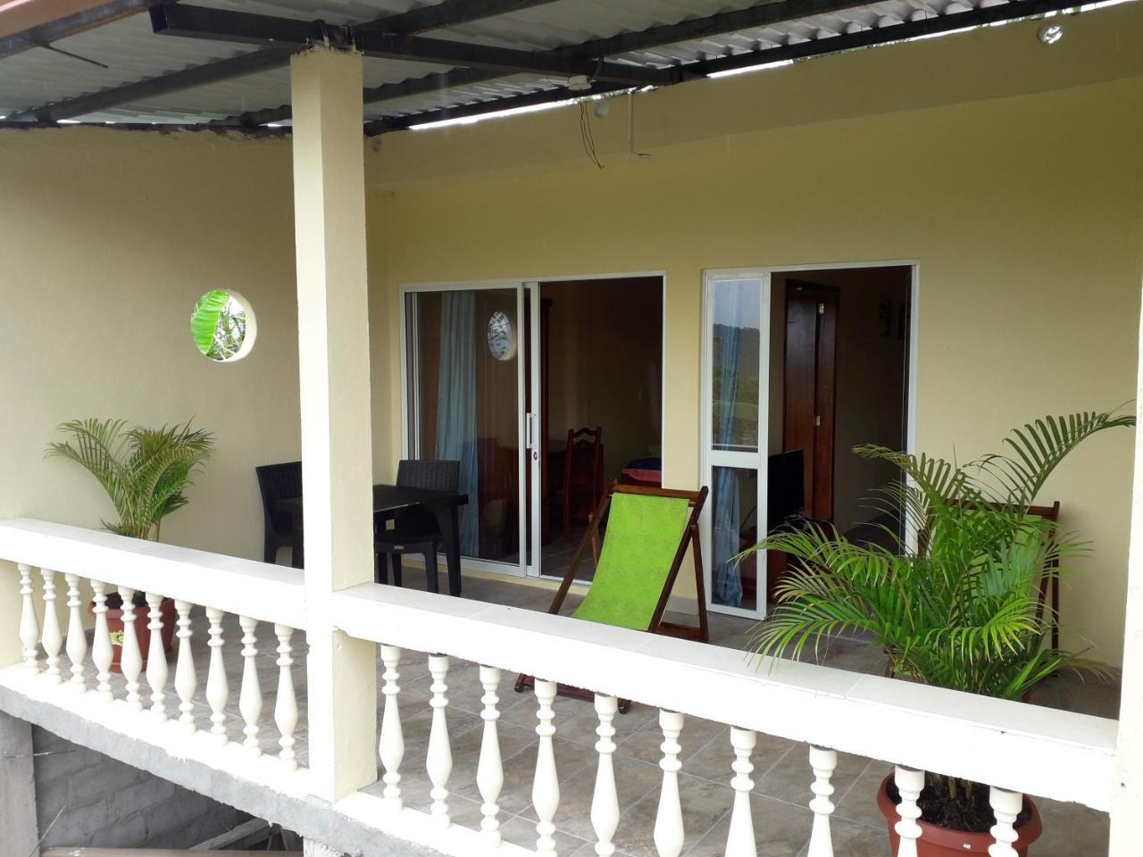 Hostal Tena Naui Zewnętrze zdjęcie
