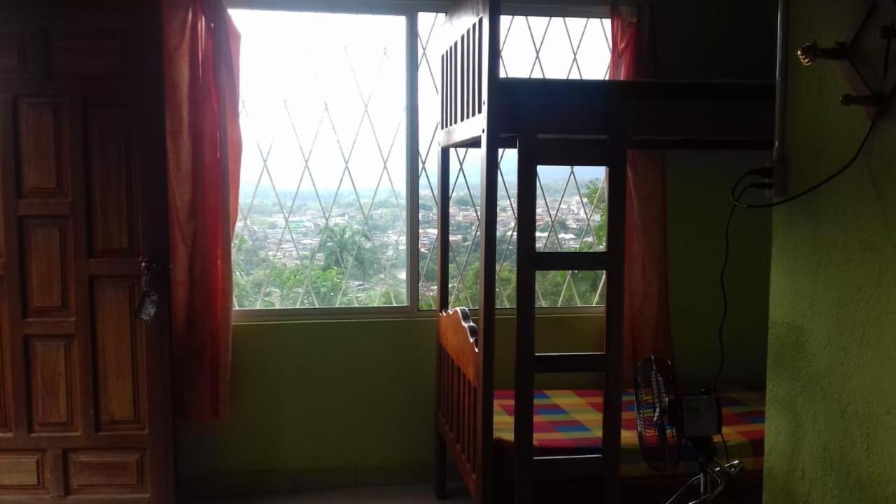Hostal Tena Naui Zewnętrze zdjęcie