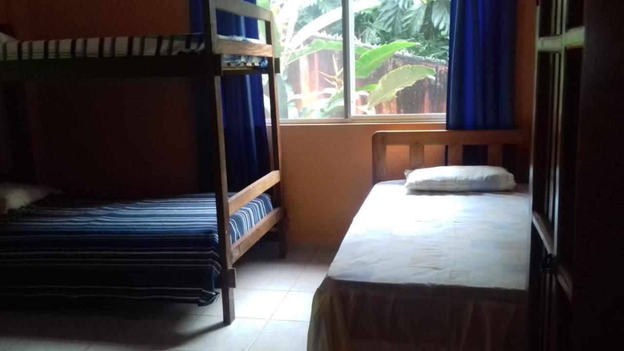 Hostal Tena Naui Zewnętrze zdjęcie