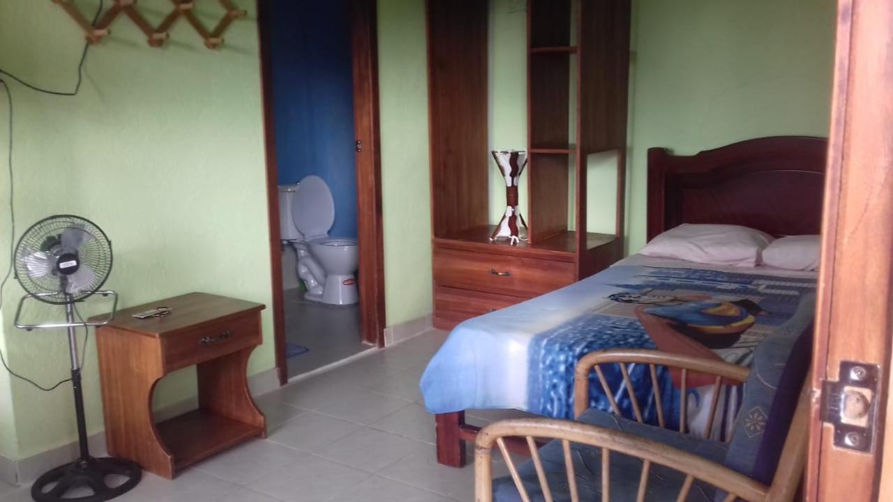 Hostal Tena Naui Zewnętrze zdjęcie