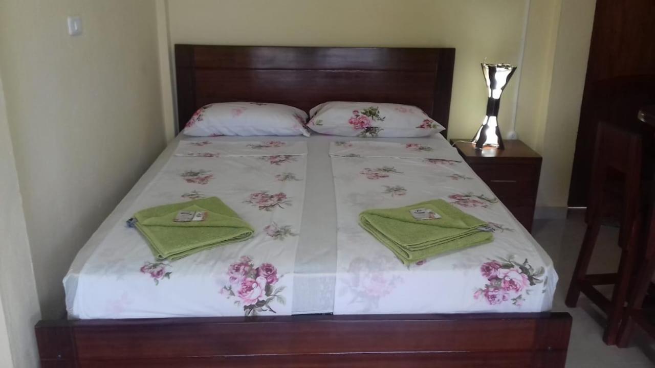 Hostal Tena Naui Zewnętrze zdjęcie