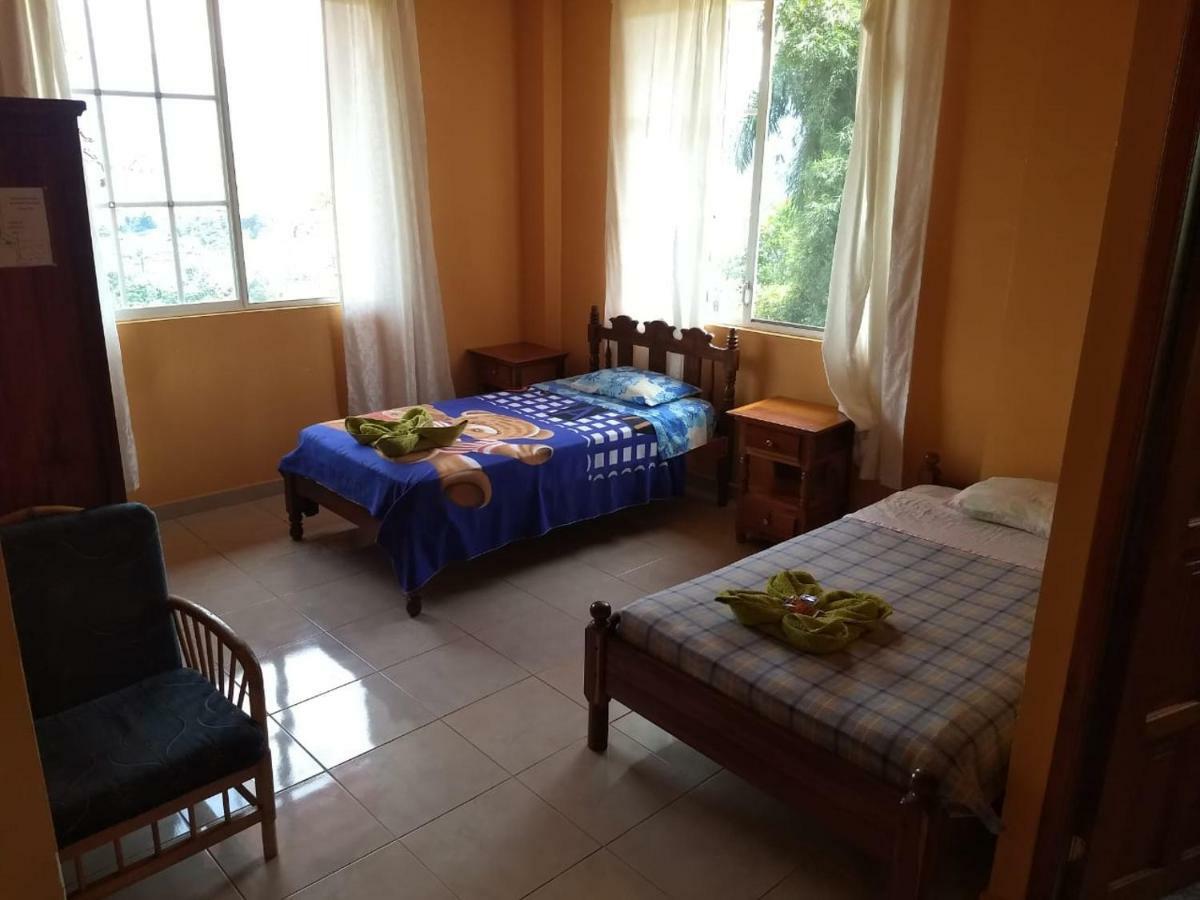 Hostal Tena Naui Zewnętrze zdjęcie
