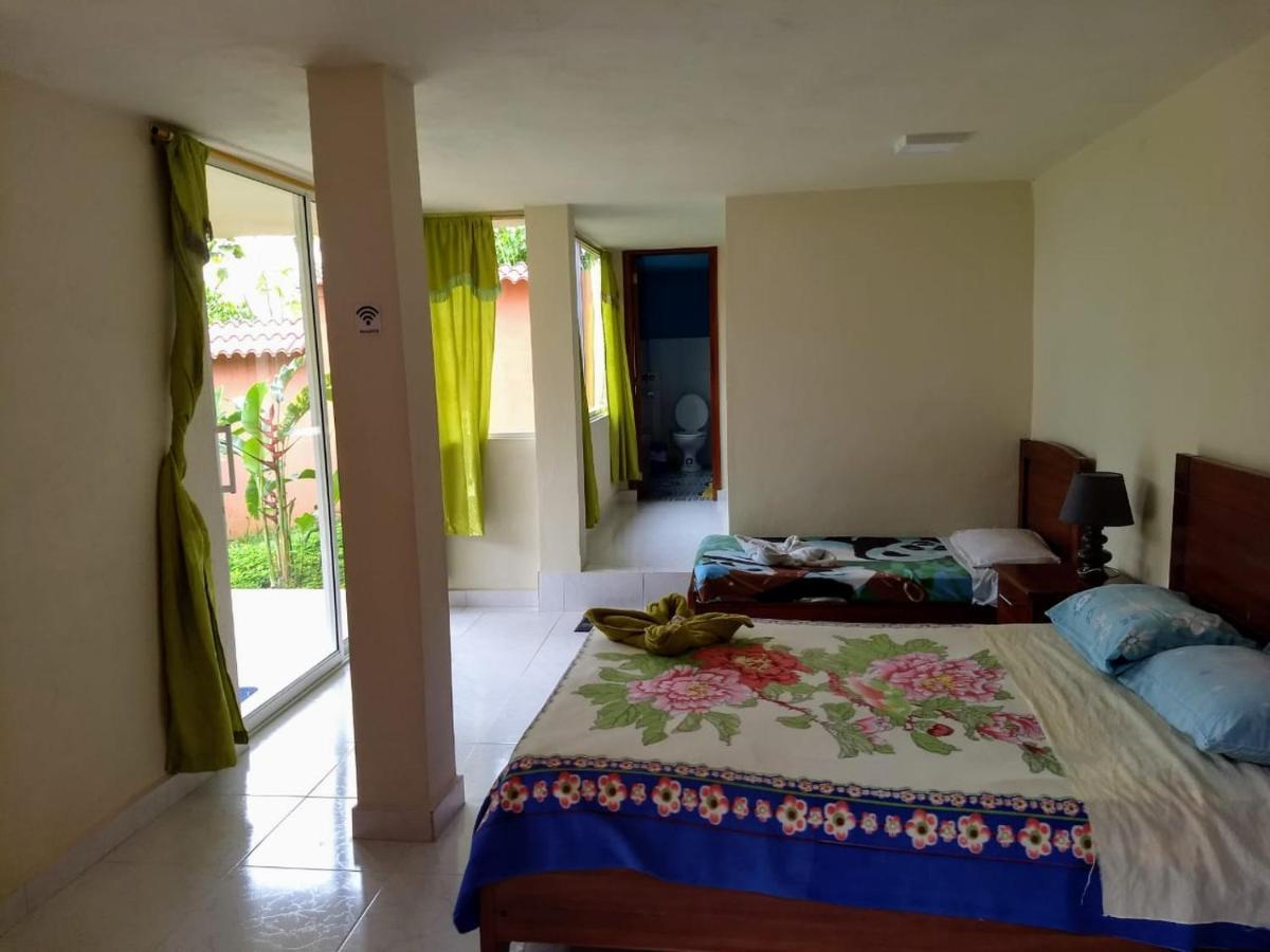 Hostal Tena Naui Zewnętrze zdjęcie